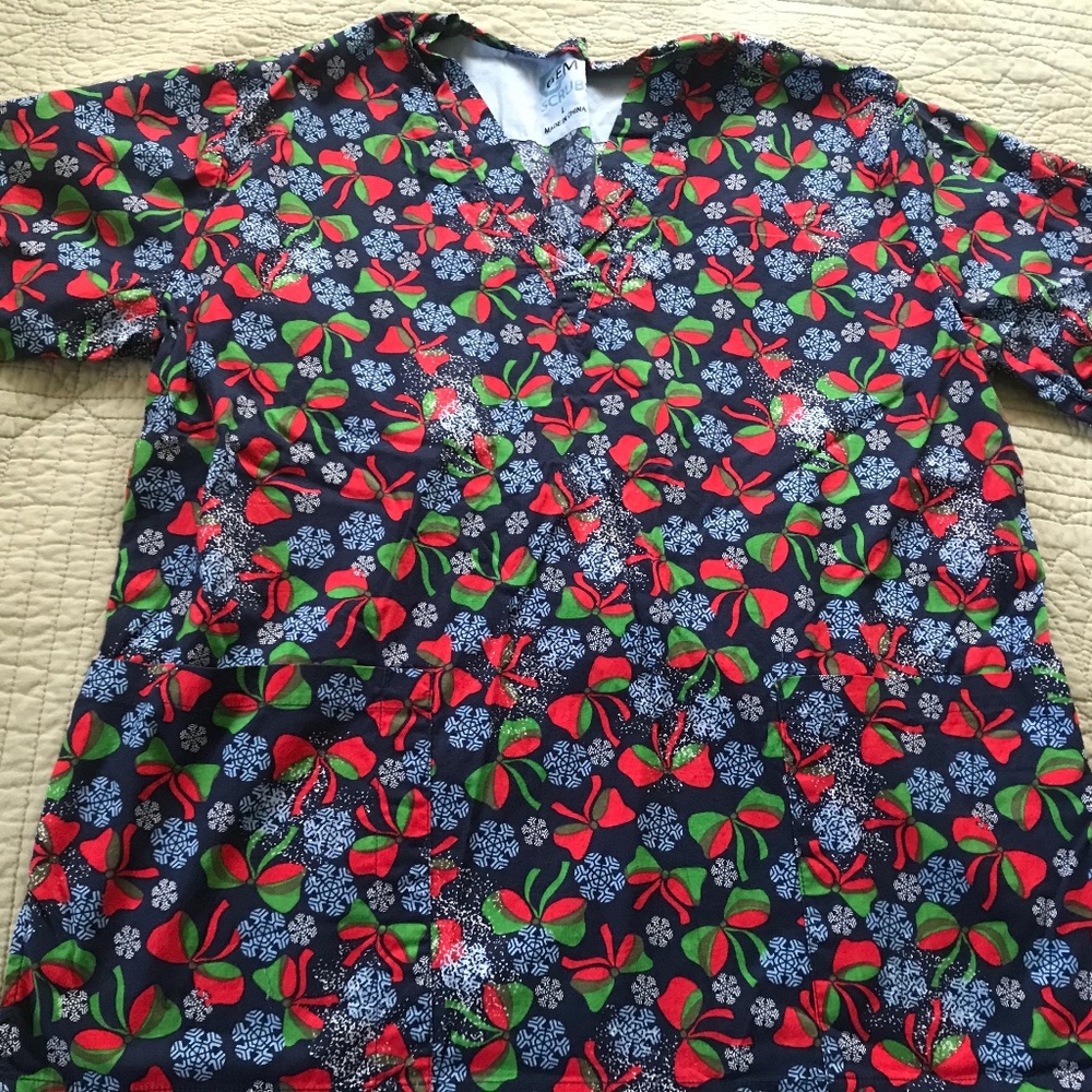 GEM SCRUBS women's holiday scrub top size large